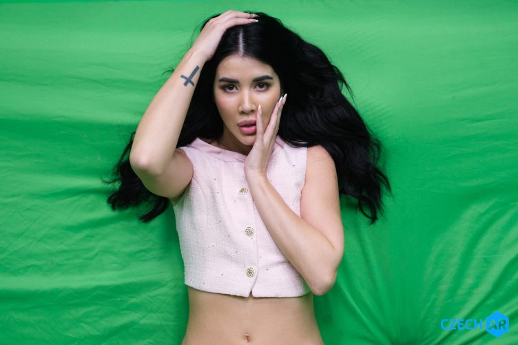 Raven-Haired Beauty’s Booty Call – Lady Dee