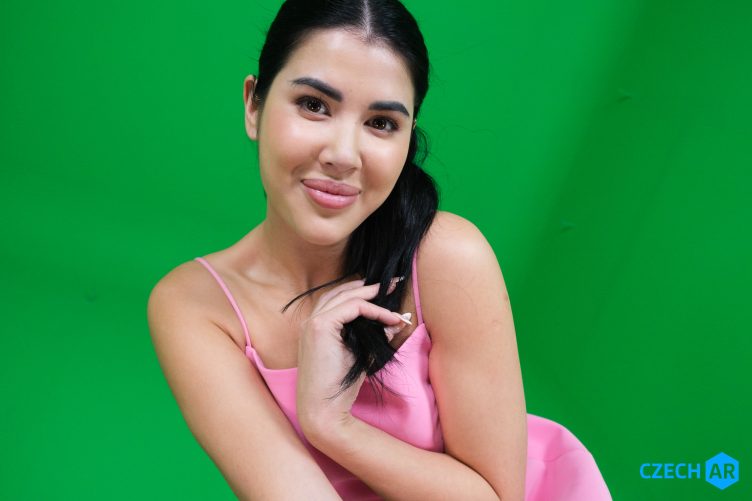 In Need of a Face to Sit On – Lady Dee